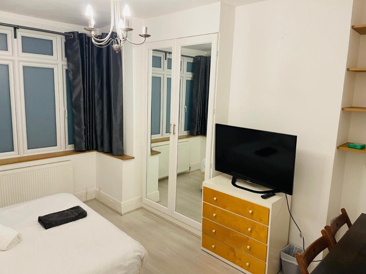 London Rooms With Free Parking 134 Эджвар Экстерьер фото