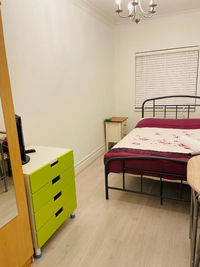 London Rooms With Free Parking 134 Эджвар Экстерьер фото